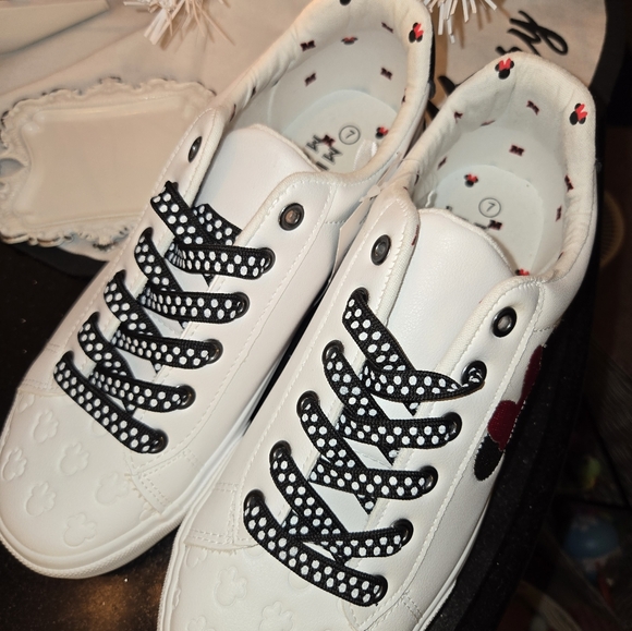New Adult Ladies Disney Minnie Sneakers 7 - Picture 4 of 6